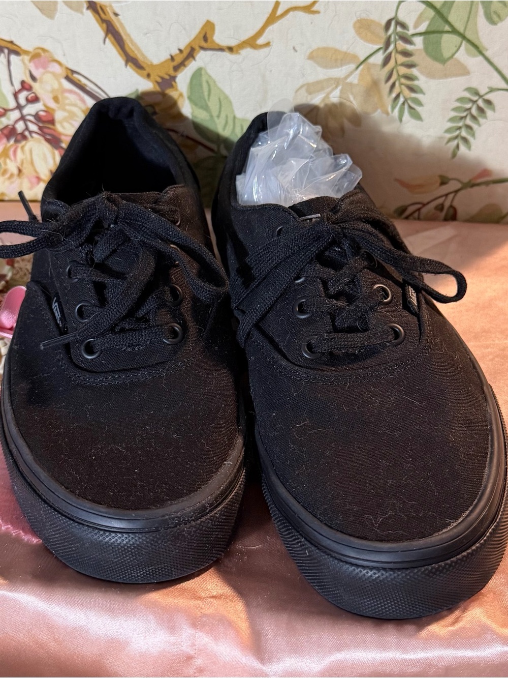 VANS “Off the Wall” Authentic Low Top Black Canvas Lace Up Sneakers EUC Size 8.5